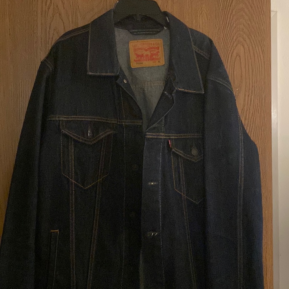 Dark blue Levi’s jean jacket XL